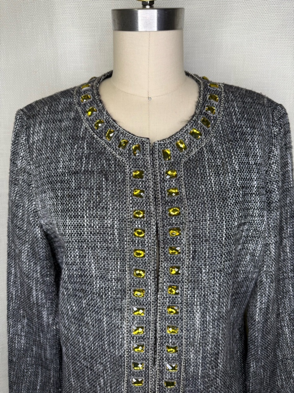 Chico’s Embellished Tweed Jacket Size 1 Lightly Used Chic Classic Style - Picture 2 of 8